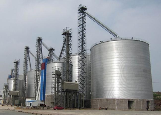 海勃湾大型钢板库构造参数及水泥储存质量